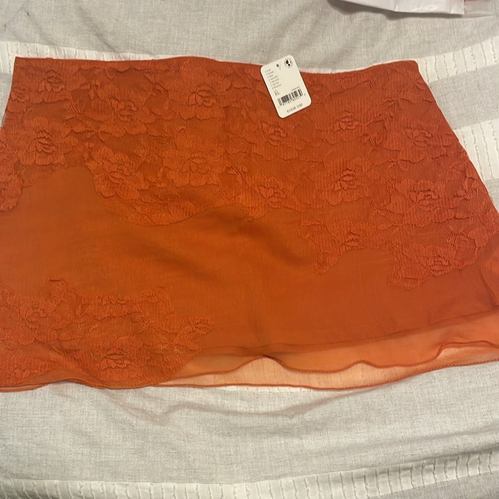 IN PACKAGE WITH TAGS-FREE PEOPLE FAIRY MICRO ORANGE SKIRT-XL.